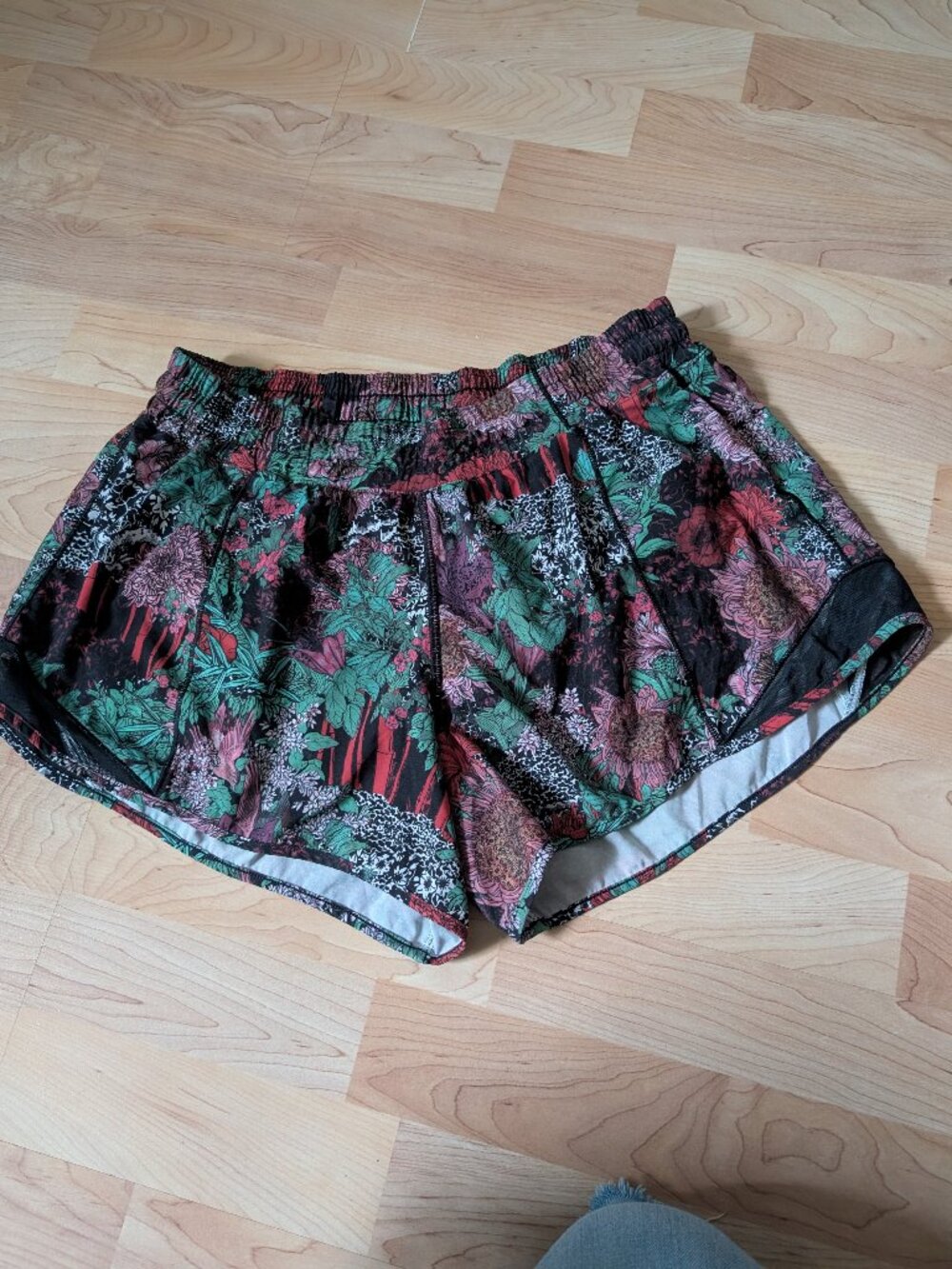 Lululemon floral pattern shorts size 10